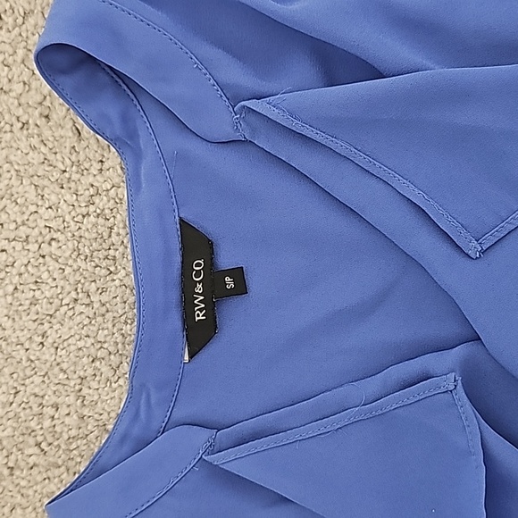 Women's Ruffle Sleeveless blouse - Picture 5 of 5